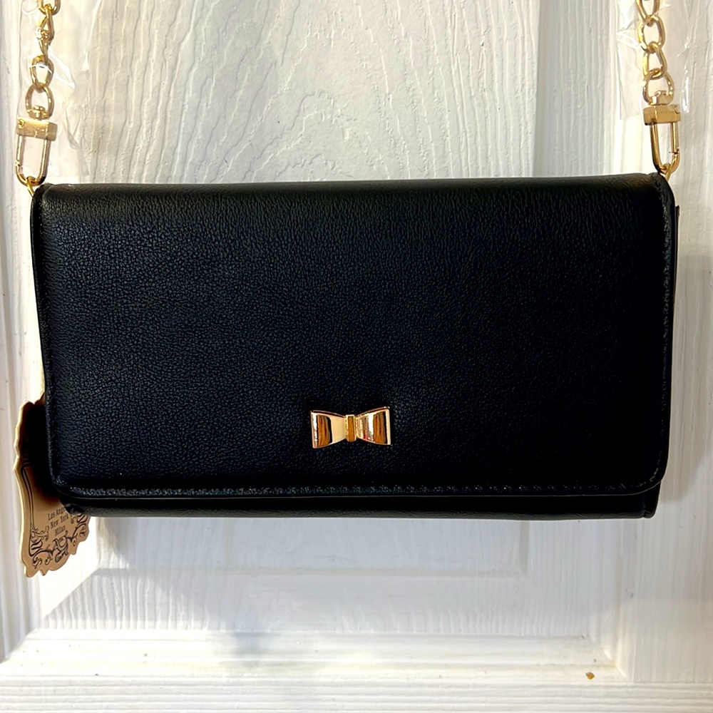 Women Luxury Clutches/ Wristlet Chained Purse!